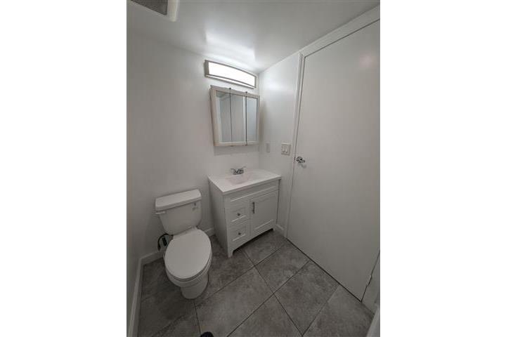 $2200 : NORTH HOLLYWO APTS. 2 RECS. image 2