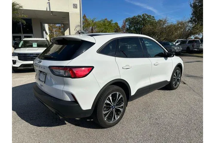 $19825 : Ford Escape 2022 SE 4dr SUV image 3