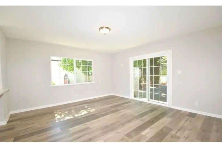 $2500 : 3Beds 2Baths N Kenmore Ave, LA image 7