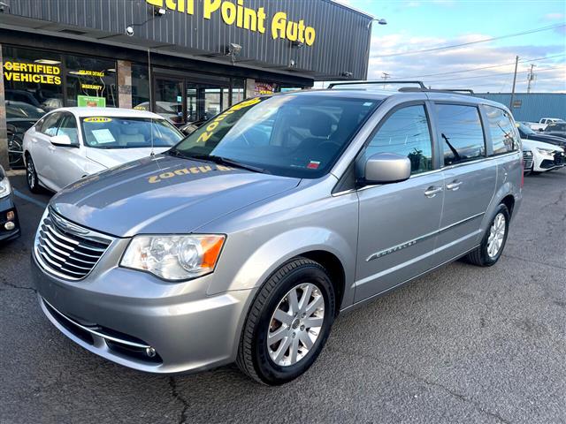 $9900 : 2014 Town & Country image 3
