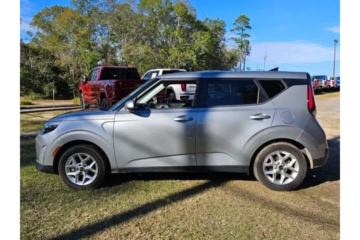 $17857 : Kia Soul 2024 LX 4dr Crossov image 5