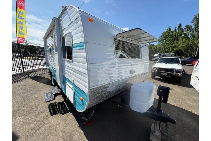 $16900 : 2017 Riverside RV Retro 195 image 4