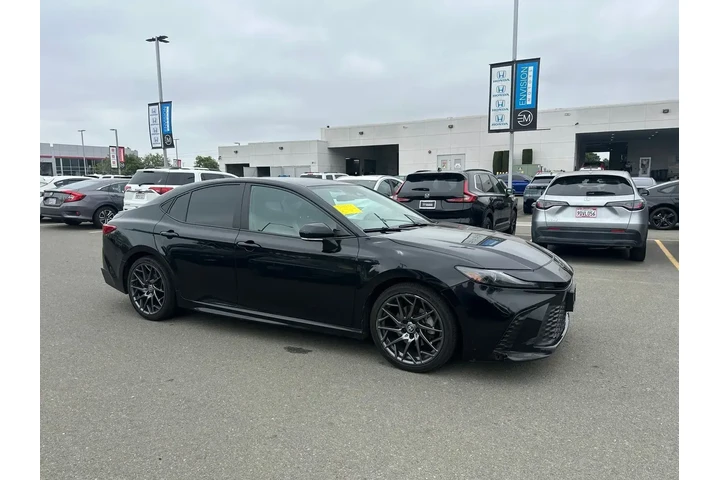 $28998 : Toyota Camry 2025 SE 4dr Sed image 2