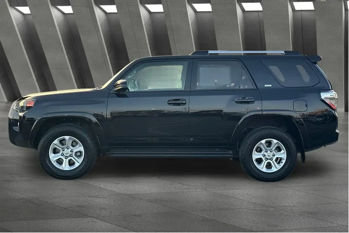 $37500 : Toyota 4Runner 2023 4x4 SR5 image 10