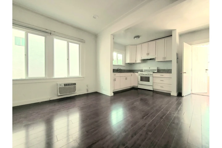 $2600 : 3Bd+2Ba+1Pk. image 1