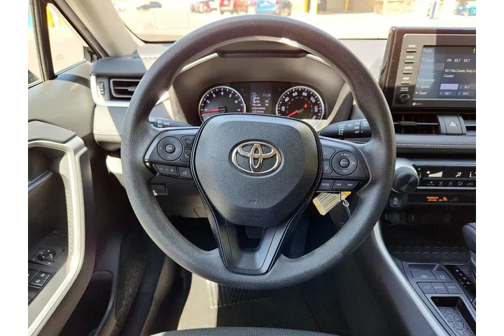 $22998 : Toyota RAV4 2021 LE 4dr SUV image 9