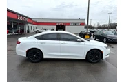 2016 200 4dr Sdn Limited FWD en Lexington