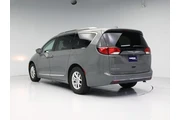 $24998 : Chrysler Pacifica 2020 Touri thumbnail