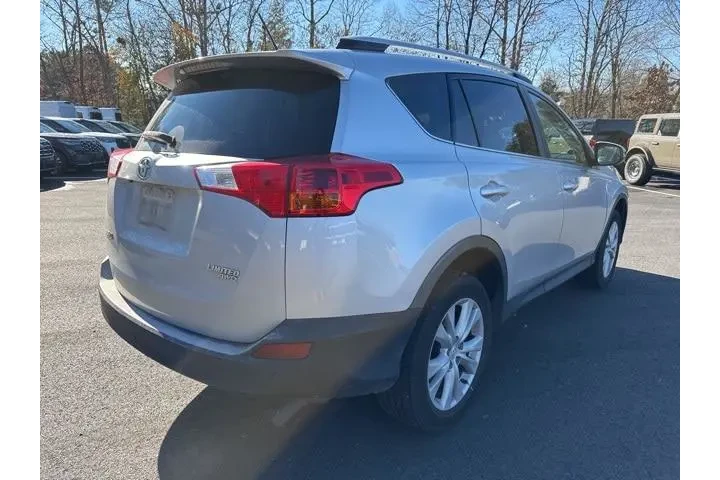 $9924 : Toyota RAV4 2015 AWD Limited image 5