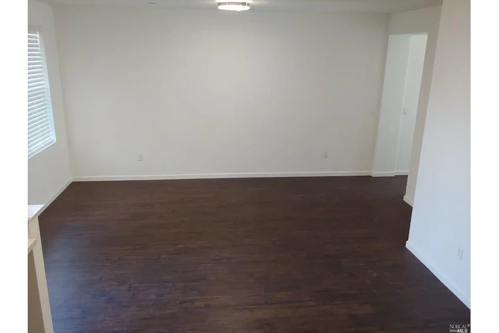 $2350 : SOUTH GATE  CASA DISPONIBLE image 3
