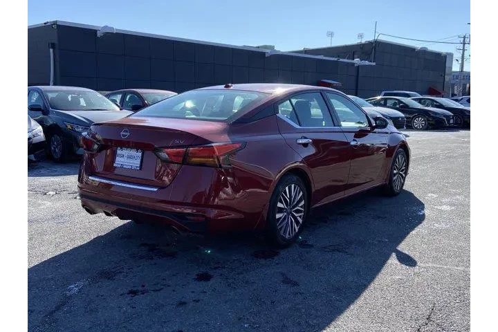 $14457 : Nissan Altima 2023 2.5 SV 4d image 4