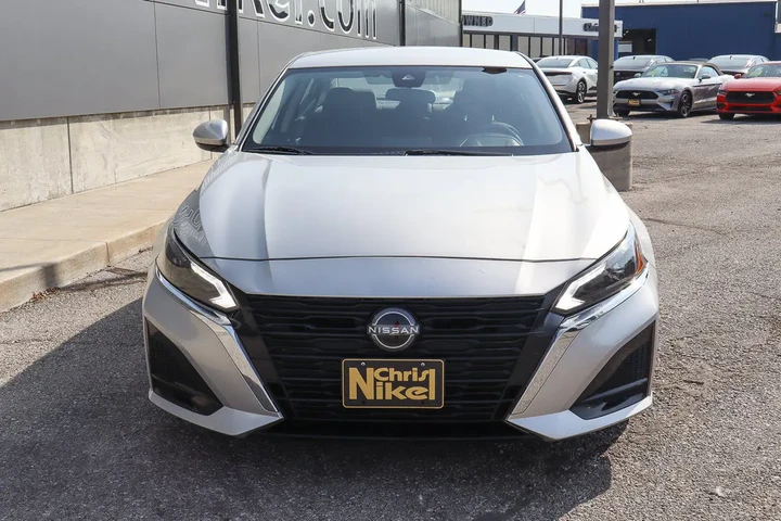 $18888 : 2023 Altima 2.5 SV image 2