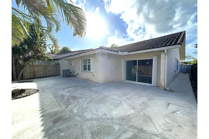$3000 : 3 beds and 2 bath house image 10