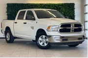 $29986 : Ram 1500 Classic 2023 4x4 SL thumbnail
