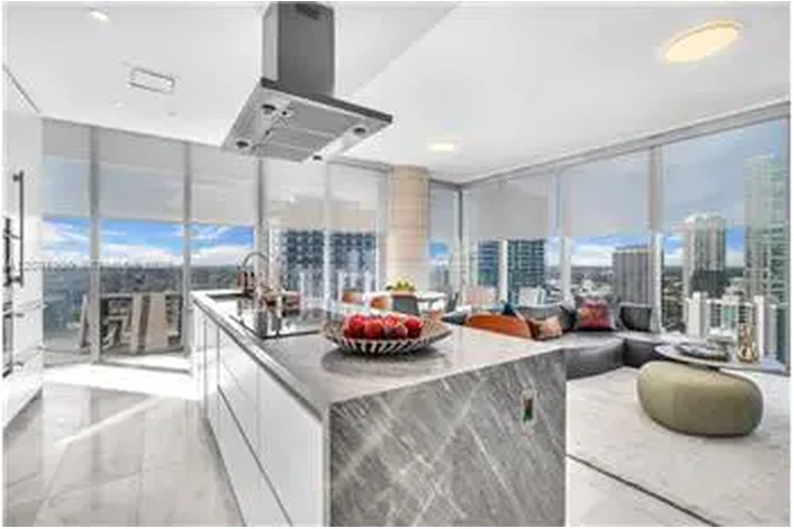 $9500 : Rental property with 2 bedro image 4