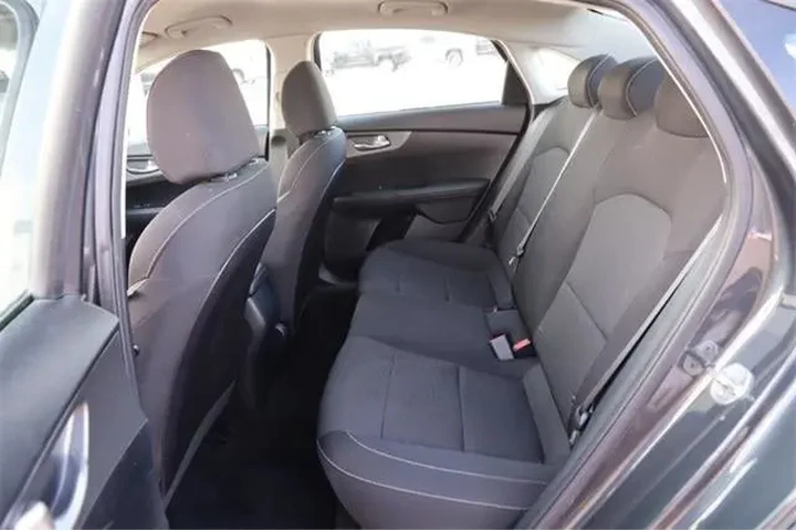 $11950 : Kia Forte 2019 FE 4dr Sedan image 9