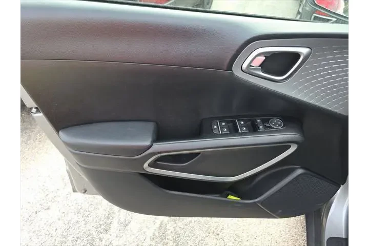 $16432 : Kia Soul 2024 S 4dr Crossove image 9