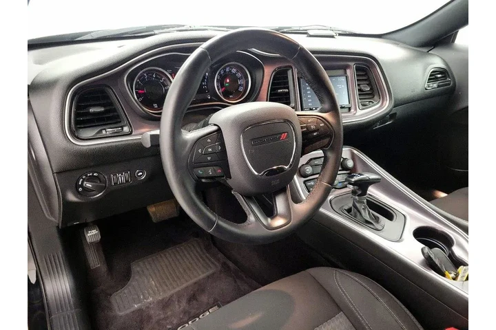 $17998 : Dodge Challenger 2016 SXT 2d image 9