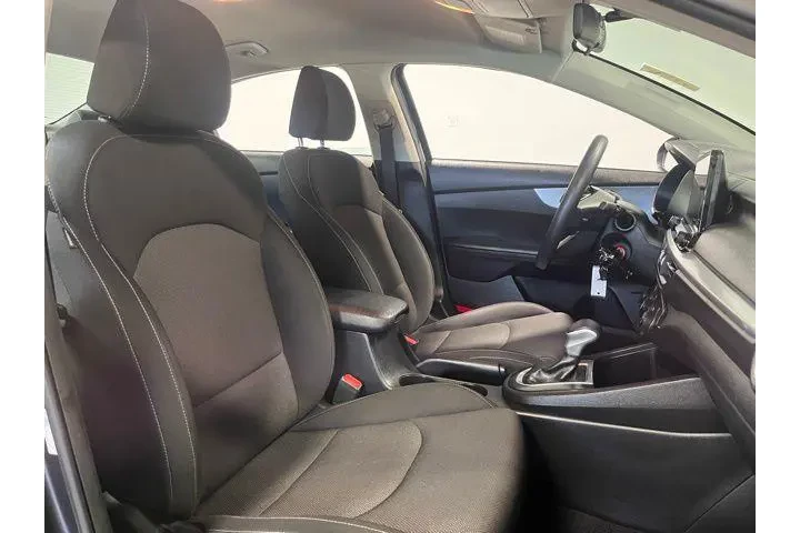 $15567 : Kia Forte 2023 image 10