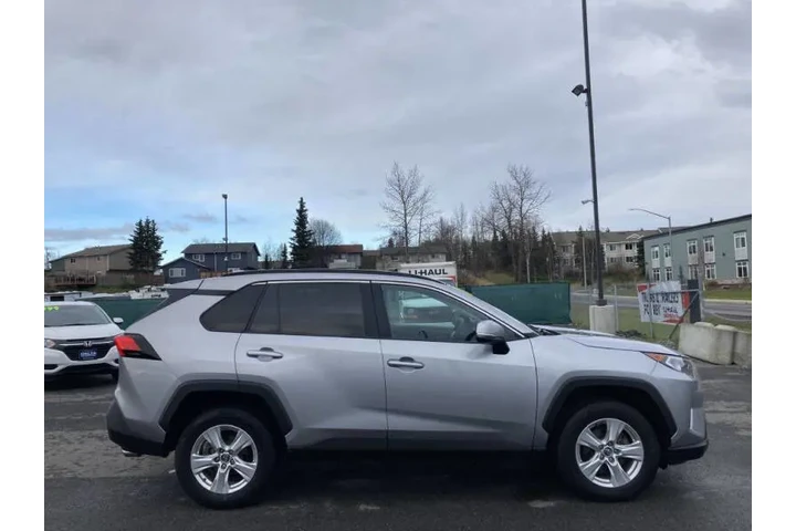 $28999 : 2020 RAV4 XLE image 5