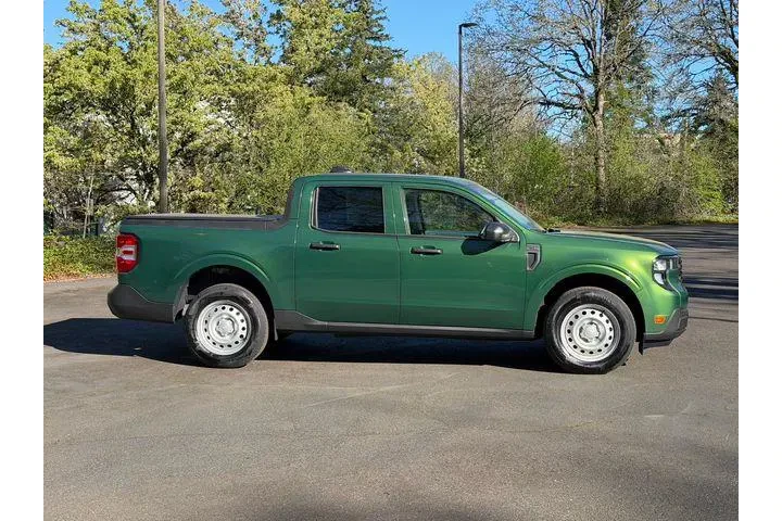 $30995 : Ford Maverick 2025 AWD XL 4d image 2