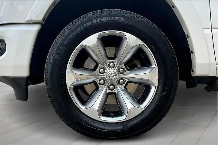 $32390 : Ram 1500 2020 4x4 Limited 4d image 9