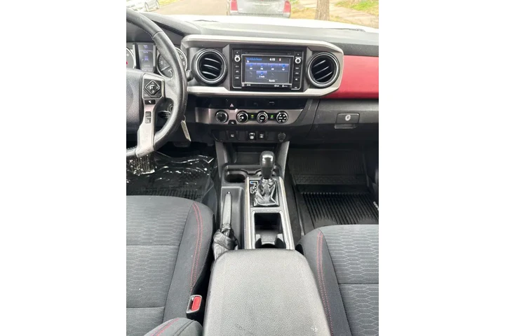 $25995 : 2018 Tacoma SR5 V6 image 9