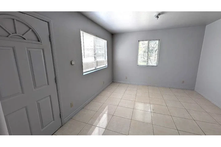 $900 : Esta casa privada de 2 dormito image 8