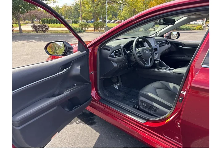 $27997 : Gold Certified2022 Camry Hybr image 2