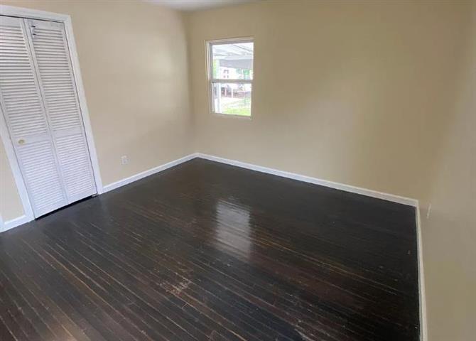 $1000 : Welcome Home To This 1bed 1Ba image 1