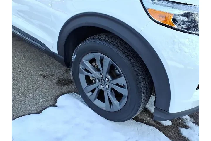 $33980 : Ford Explorer 2023 AWD XLT 4 image 5