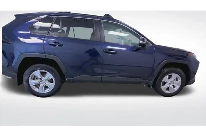 $30795 : Toyota RAV4 2023 AWD XLE 4dr image 9