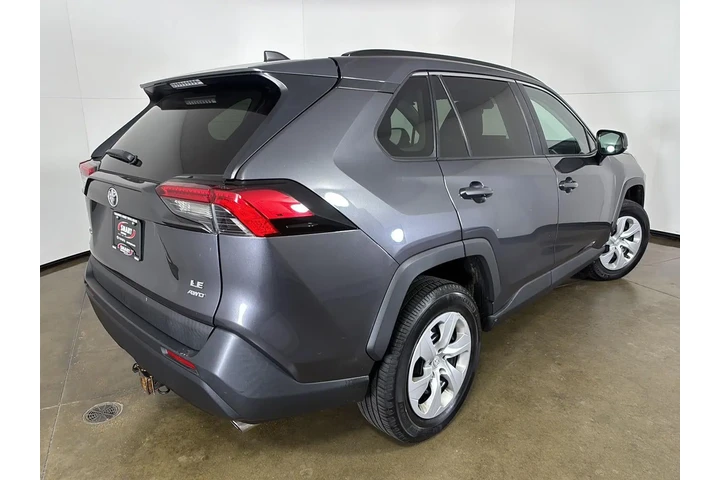 $17997 : 2019 RAV4 LE image 8