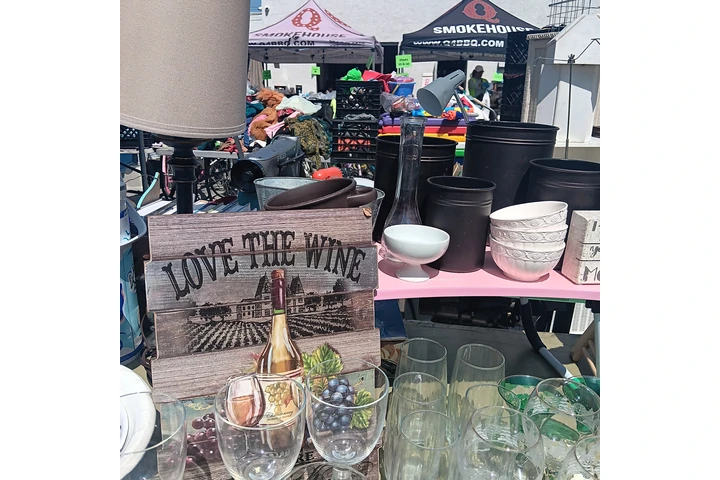 $3 : Venta de Garaje Multifamiliar image 7