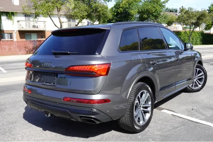 $46959 : 2025 Q7 quattro Premium Plus image 4