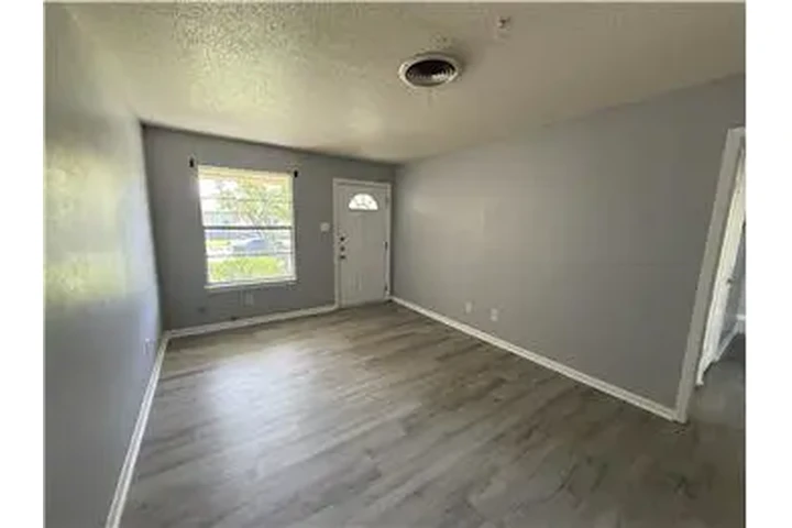 $1295 : Rental property with 3 bedro image 6