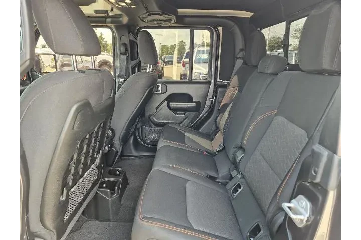 $37486 : Jeep Gladiator 2023 4x4 Moja image 6