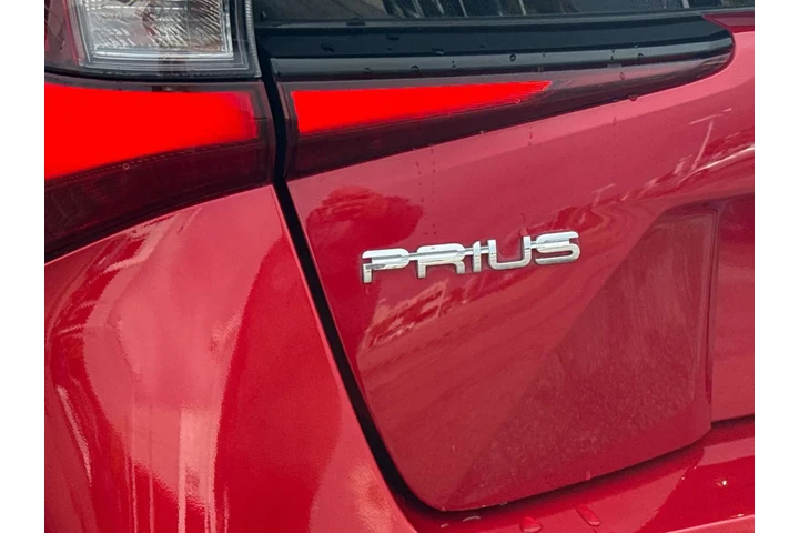 $18988 : Toyota Prius 2021 LE 4dr Hat image 5