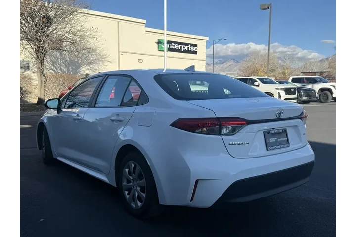 $20643 : Toyota Corolla 2023 LE 4dr S image 5