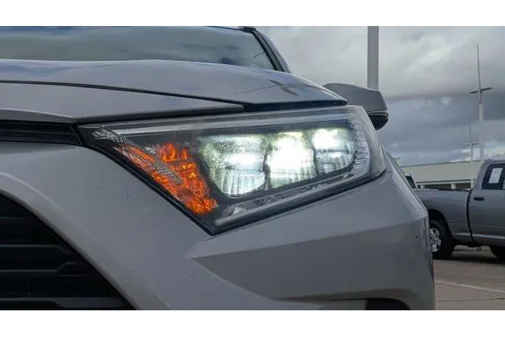 $18000 : Toyota RAV4 2019 XLE Premium image 9