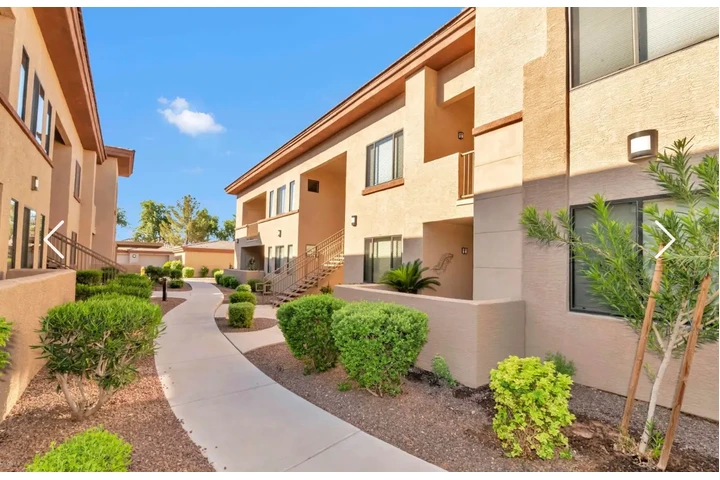 $1060 : Beautiful two bed  apartment image 5