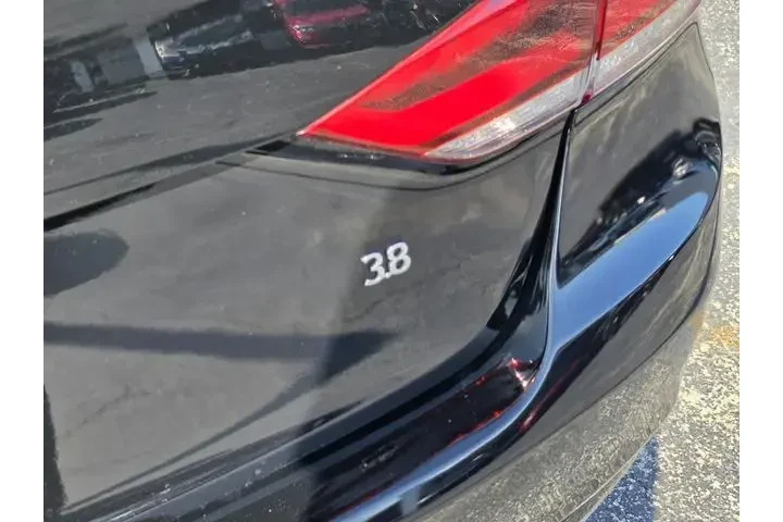 $11990 : Hyundai Genesis 2016 3.8L 4d image 5