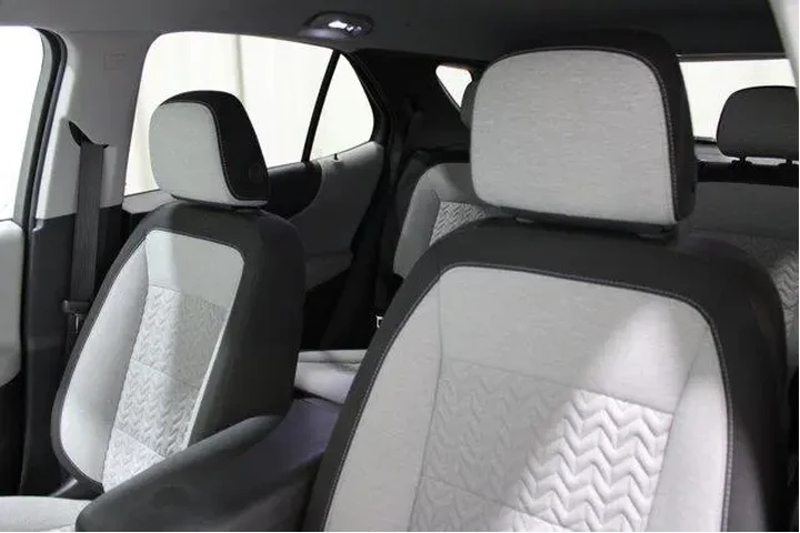 $19977 : Chevrolet Equinox 2024 LT 4d image 5