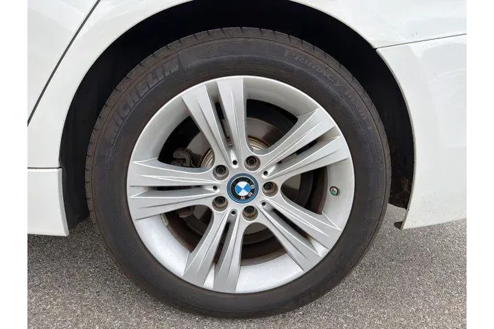 $15386 : BMW 3 Series 2017 330e iPerf image 8