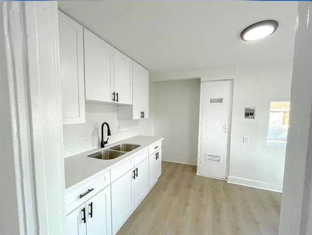 $1850 : Recently Renovated 2 bed / 1 b image 1