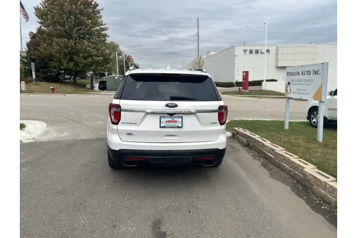 $17990 : 2017 Explorer Platinum image 5