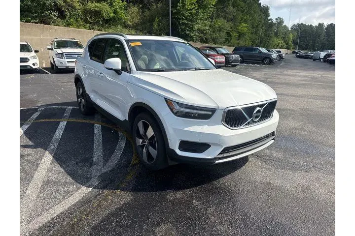 $17690 : Volvo XC40 2019 T4 Momentum image 1