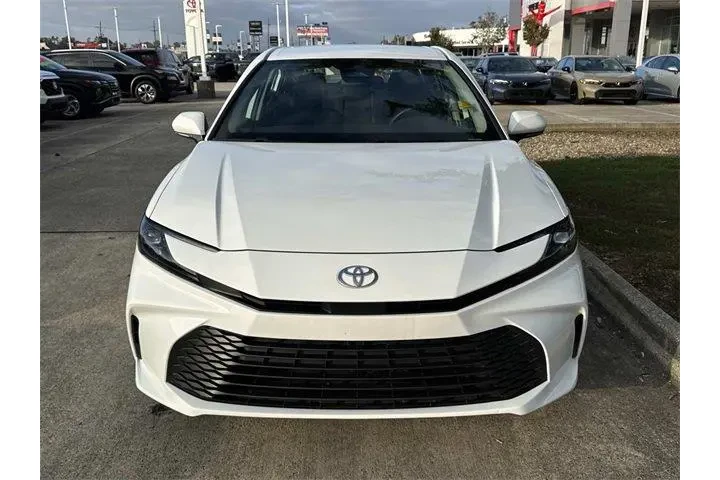 $27747 : Toyota Camry 2025 XSE 4dr Se image 2