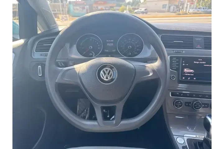 $7499 : Volkswagen e-Golf 2016 SE 4d image 9