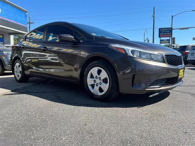 $11850 : 2018 KIA FORTE image 5